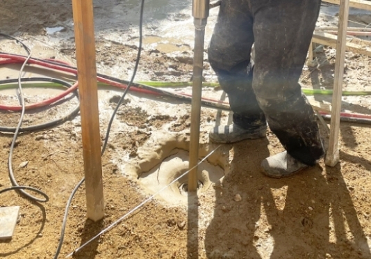 地盤沈下予防（薬液注入）工事の施工例